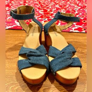 Cute Lucky Brand denim platform sandals with sexy ankle strap.